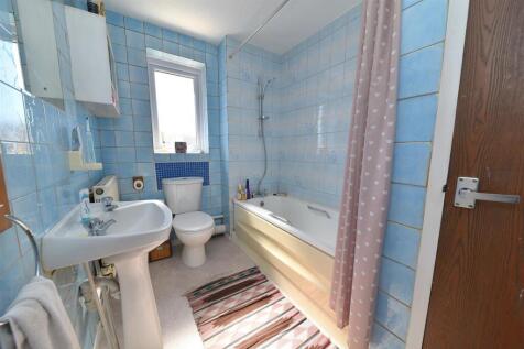 bathroom1.JPG