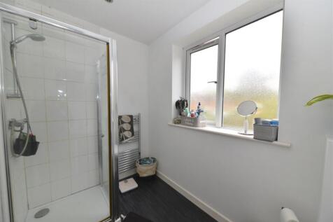 ensuite.JPG