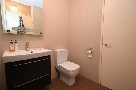 bathroom1.jpg