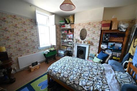 bedroom1.1.JPG