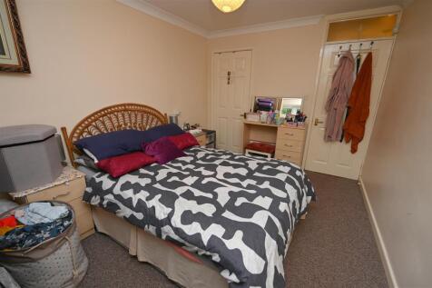 bedroom one2.JPG