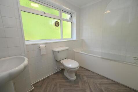 bathroom2.jpg