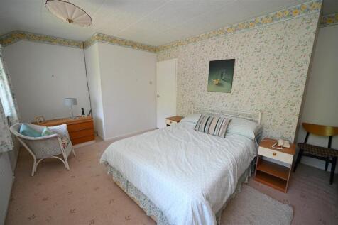 bedroom1..JPG