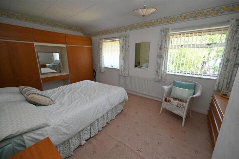 bedroom1.1.JPG