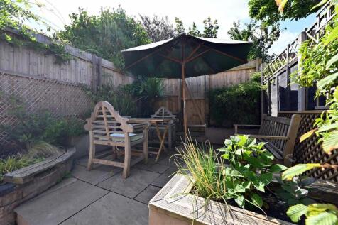 garden seating.JPG