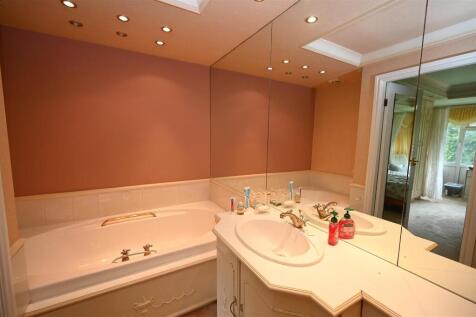 bathroom 1 - Copy - Copy.JPG