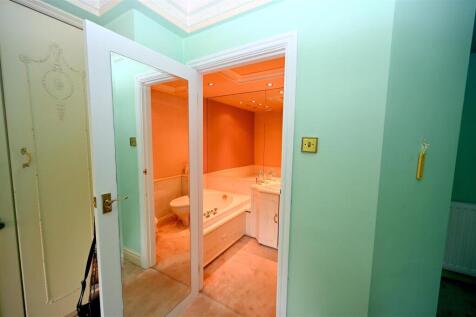 bathroom 6.....JPG