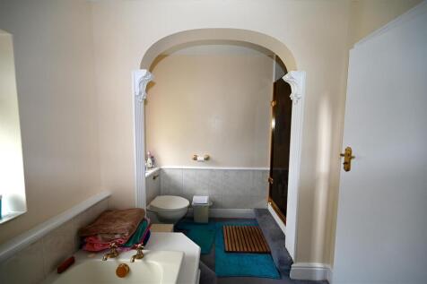 Bathroom 5.JPG
