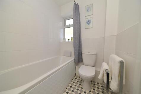 bathroom2.JPG
