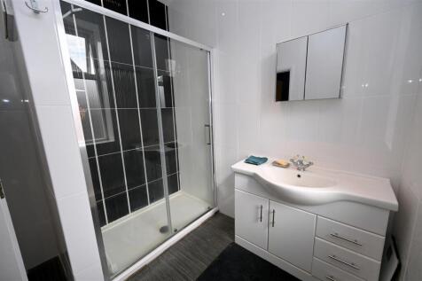 ensuite.JPG