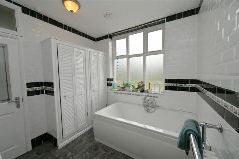 BATH 2.JPG
