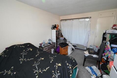 bedroom1.1.JPG