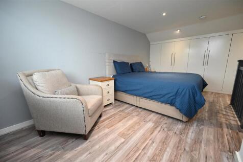 bedroom1.JPG