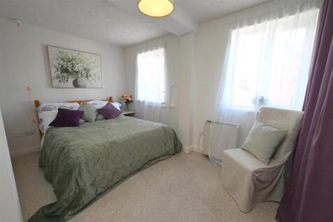 bedroom1.JPG