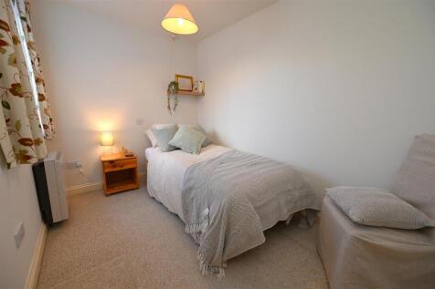 bedroom2.JPG