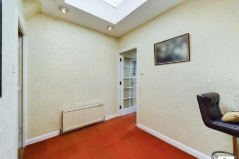 CAM02085G0-PR0099-STILL017.jpg
