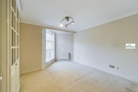 CAM02085G0-PR0112-STILL007.jpg