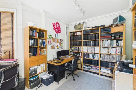 CAM02085G0-PR0190-STILL015.jpg