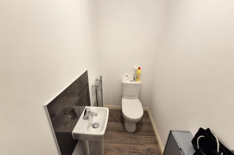 Guest W.C ( ground floor)