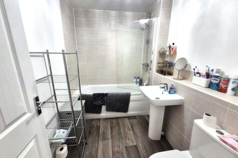 Family Bathroom (1st Floor)