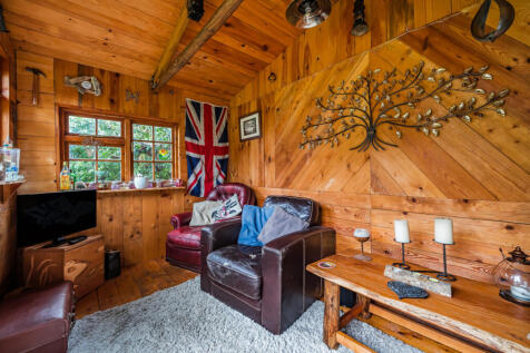 1370287-3-68f5ff0...