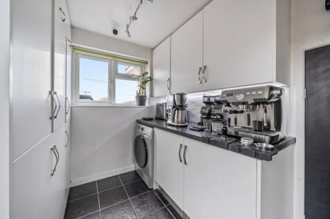 1368866-7-690898a...