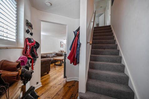 1368866-10-690898...