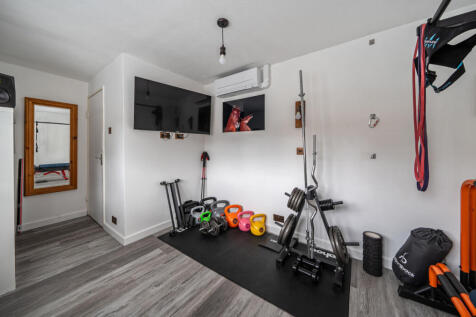 1368866-17-690899...