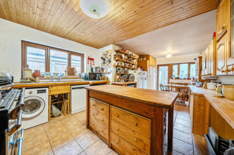 1375875-11-690b6b...