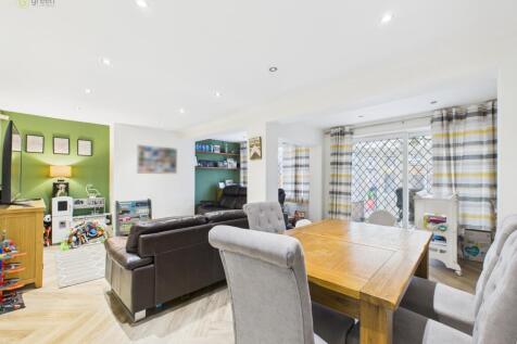 cam03830g0pr0258still006