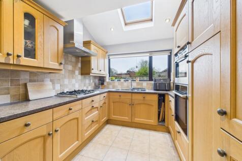 cam01698g0pr0131still018