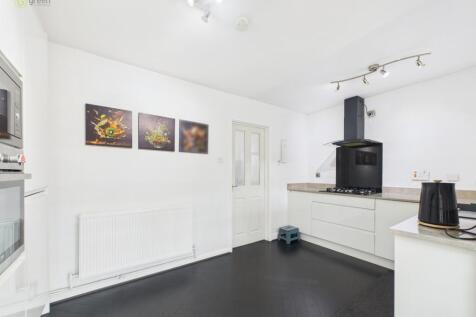 cam04914g0pr0325still005