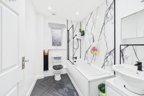 cam01698g0pr0136still016