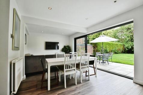 Familiy/ Dining Area