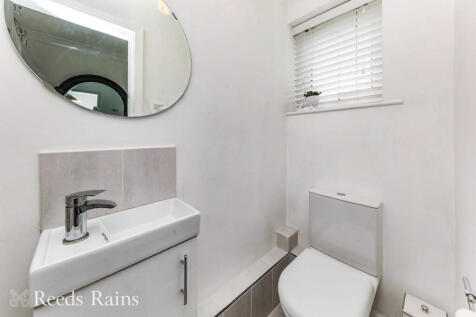 Cloakroom/ WC