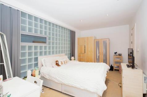 Bedroom 1 (Ensuite)