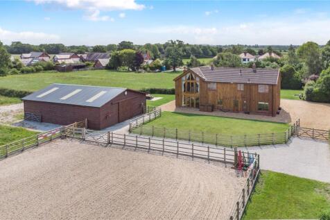Barn &amp; Menage