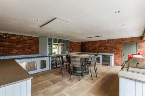 Outdoor Kitchen