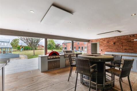 Outdoor Kitchen