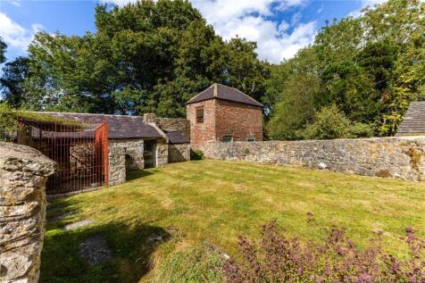 Kennels &amp; Dovecote