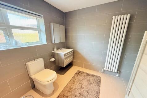 Downstairs wet room 