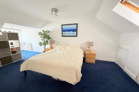 Upstairs Bedroom 2