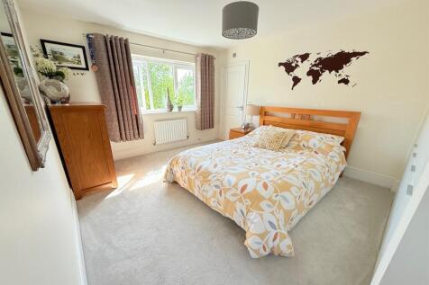 Guest/2nd Bedroom