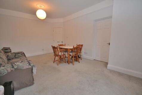 Sitting /Dining Room