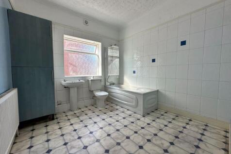 Bathroom (2.90 x 3.00)