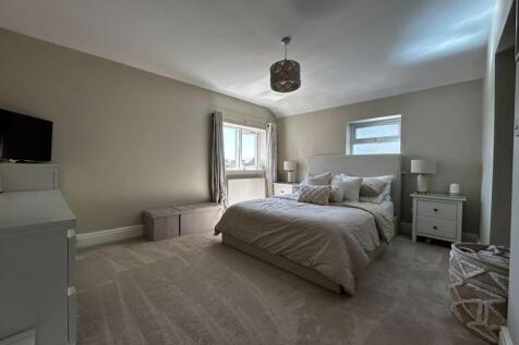 Main Bedroom 