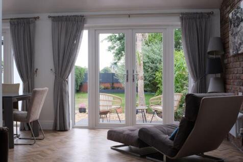 Dining/Seating Area