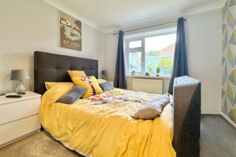 Bedroom 1.JPG
