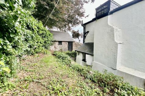 Rear Garden Left.jpg
