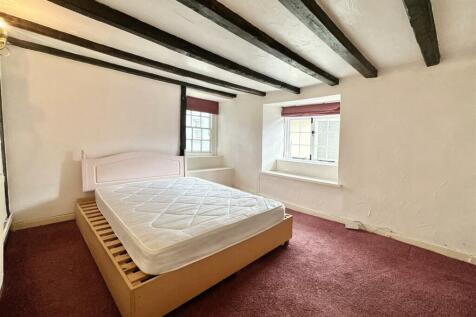Bedroom 1.jpg